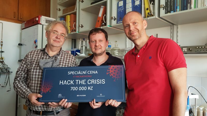 Zbyněk Pientka, Jan Žitka, Jakub Peter z oddělení Polymerních membrán ÚMCH
